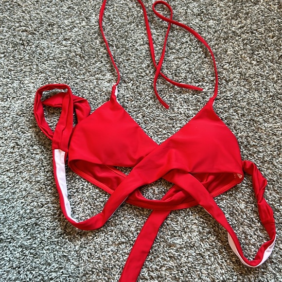 Bikini set size medium women’s. Red bikini top black and white polka dot bottoms - Picture 6 of 9